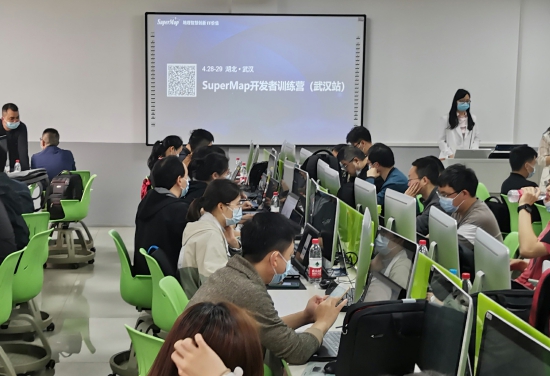 武漢大學GIS教學與應用創新中心與超圖軟件攜手舉辦開發者訓練營，推動教育行業軟件開發創新